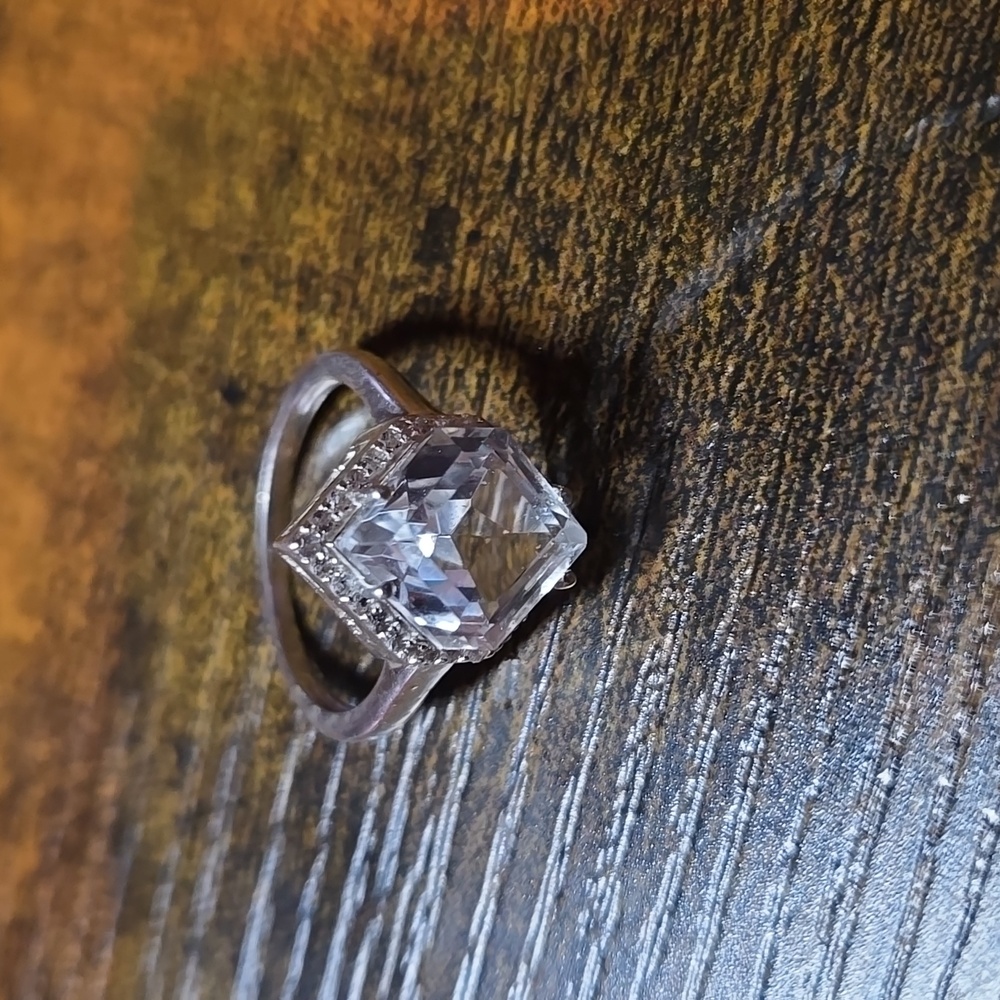 Elegant Silver Ring with Clear Gemstone